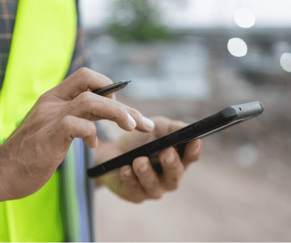 5 Ways to Use LiveSafe on a Worksite - Featured Image