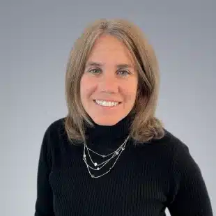 Clare Epstein headshot